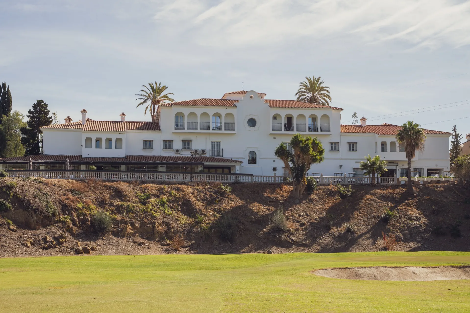 fachada-hotel-anoreta-suites